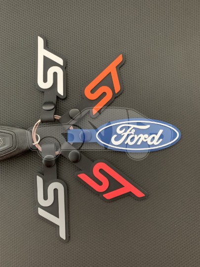 Schlüsselanhänger mit ST Logo